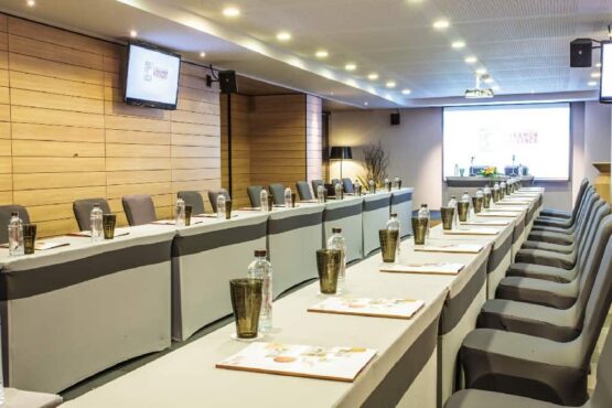 Cinnamon_Meeting_Room_01